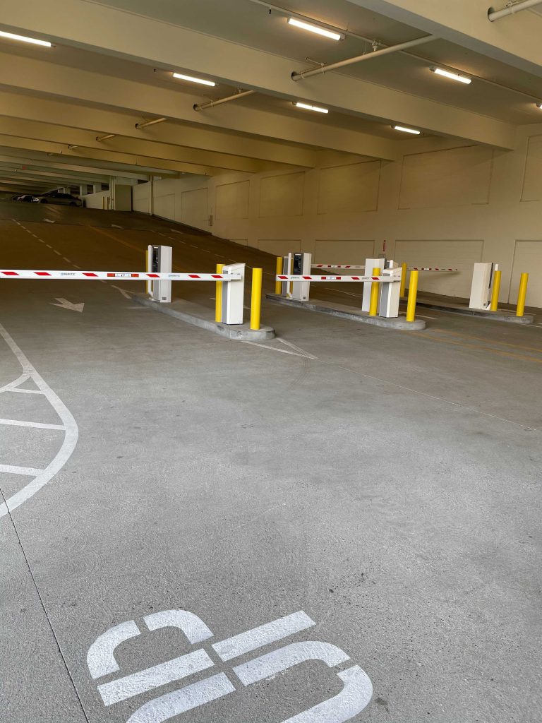 parking_lot_entry_and_exit_control_systems